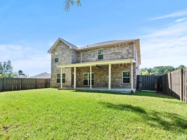 Building Photo - 114 Summer Pointe Ln NW