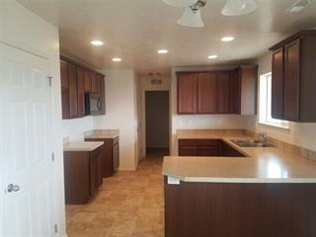 Building Photo - 4 bed 2.5 bath home in Meridian Idaho