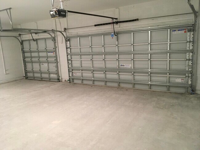 Building Photo - 12226 SW Roma Cir