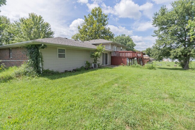 Building Photo - 613-615 Pear Tree Circle