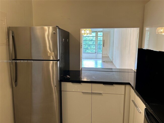 Building Photo - 9430 Live Oak Pl