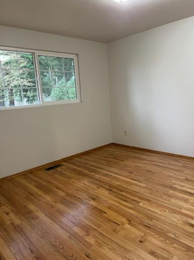 Building Photo - 15114 SE 18th St