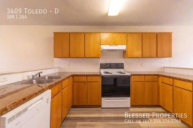 Building Photo - 3409 Toledo-D