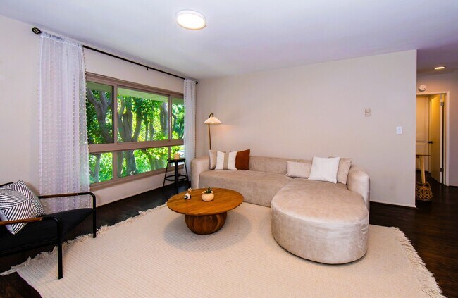 Building Photo - 6001 Canterbury Dr