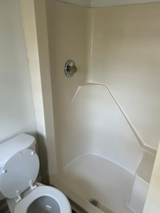 Building Photo - 3 bedroom, two bath home for rent