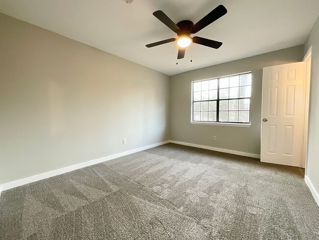 Building Photo - 2003 Doris Dr