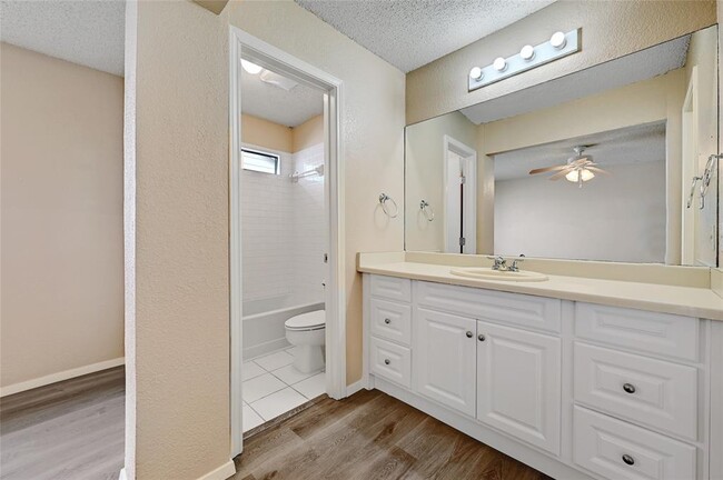 Building Photo - 2100 Balsam Way