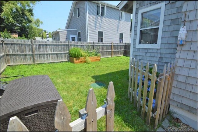 Building Photo - 108 Ormerod Ave