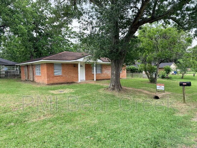 Building Photo - 302 16th St