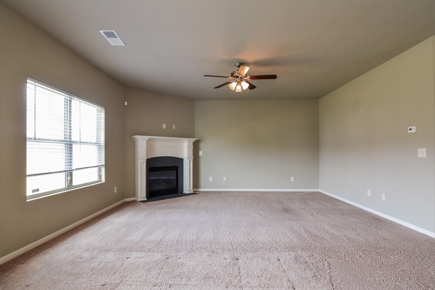 Building Photo - 1081 Rock Elm Dr