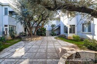 Building Photo - Gorgeous Remodeled Condo in Bixby Knolls