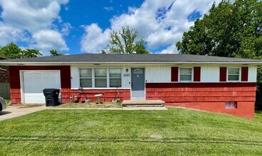 Building Photo - 2207 Clark Ln