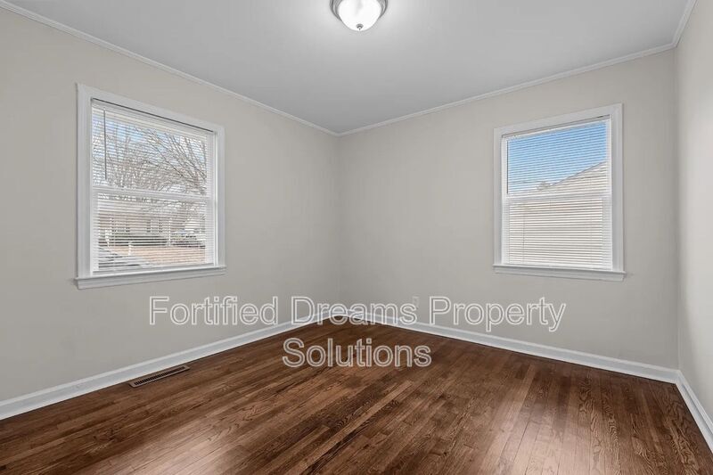 Building Photo - 1710 Rainbow Dr