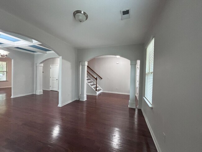 Building Photo - Magnificent Two Story Four Bedroom Home in Northeast Columbia!