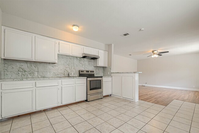 Building Photo - 8430 Round Rock Dr