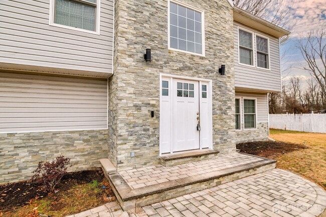 Building Photo - 30 Clara Dr