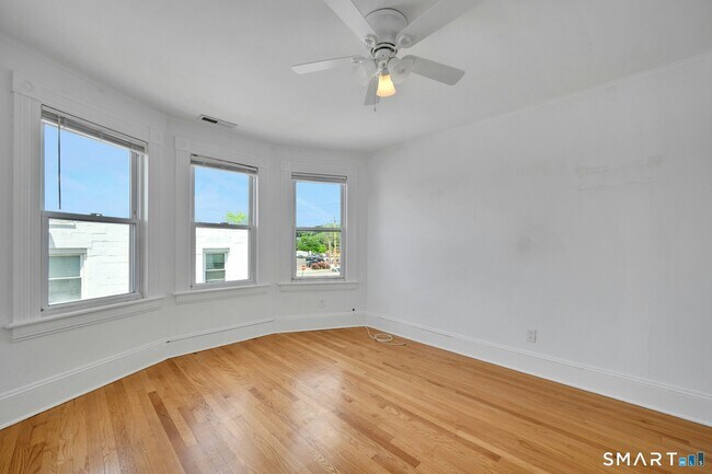 Building Photo - 125 Tunxis Hill Rd