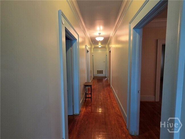 Building Photo - 105 Forrest Ave