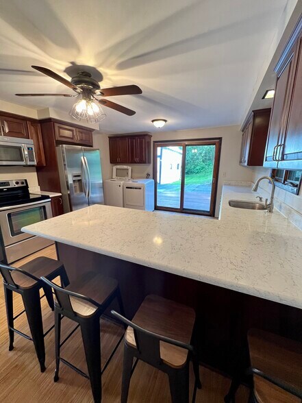 Primary Photo - 27 W Main St