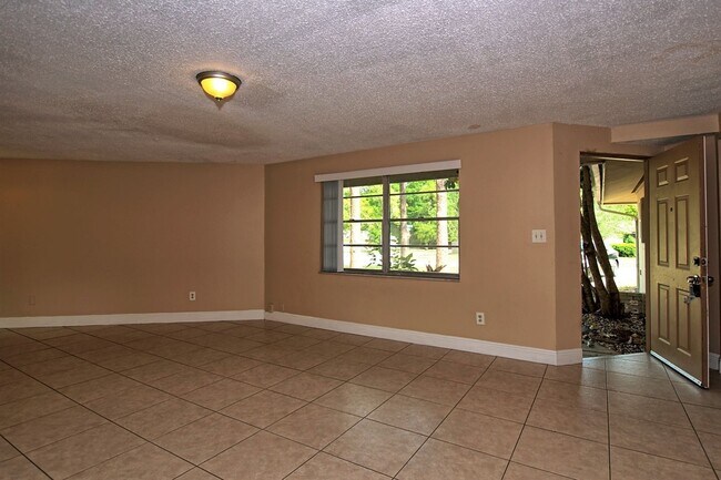 Building Photo - 3/2 on Corner lot in Altamonte Springs Available Now!