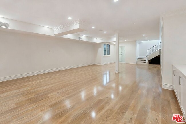 Building Photo - 363 S Saltair Ave