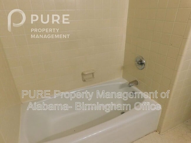 Building Photo - 117 22nd Ave NW