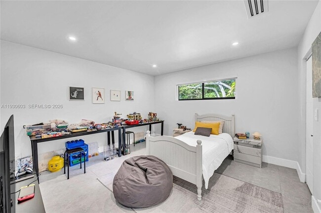 Building Photo - 11340 SW 74th Ct