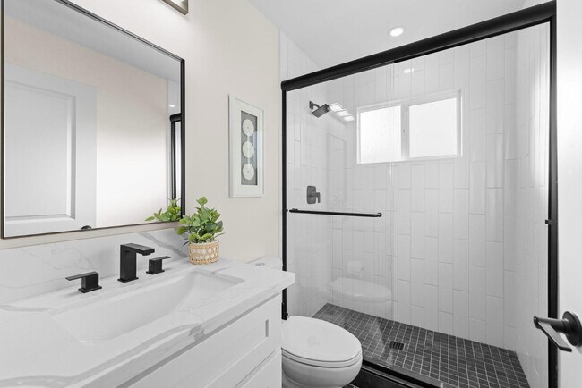 Building Photo - 436 Date Ave