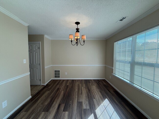 Building Photo - 221 Sherbrooke Dr