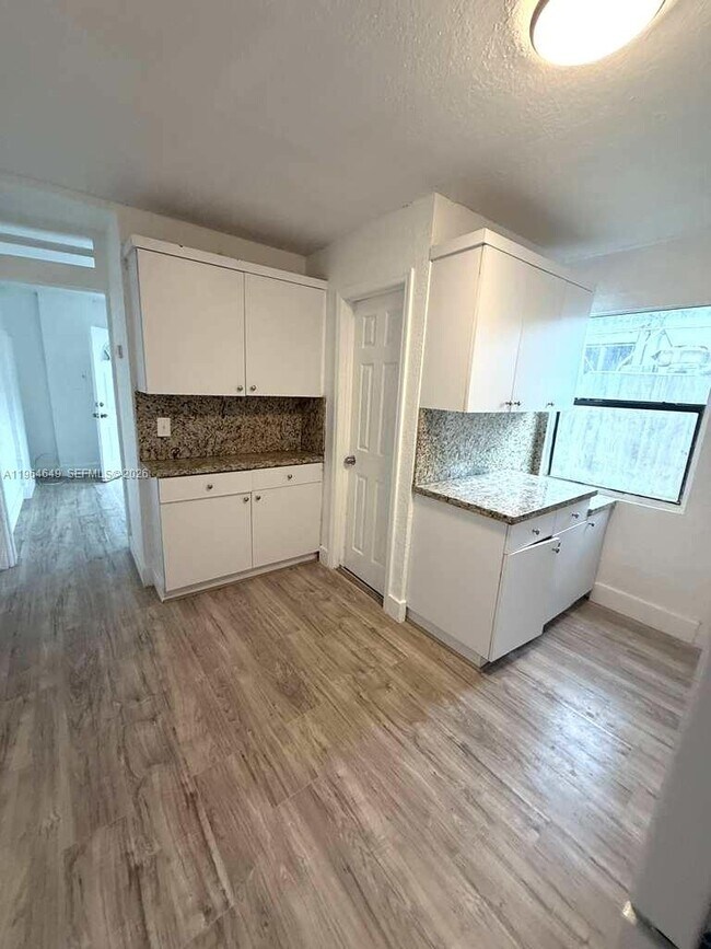 Building Photo - 326 NW 96th St