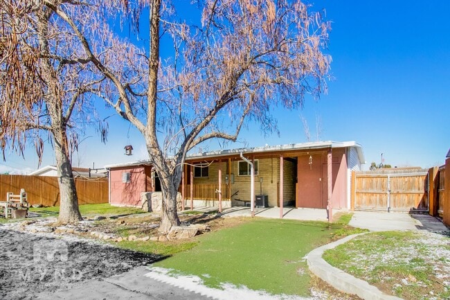 Building Photo - 381 Marquette Dr