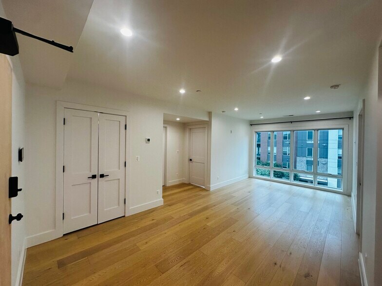 Building Photo - 1658 K St NE