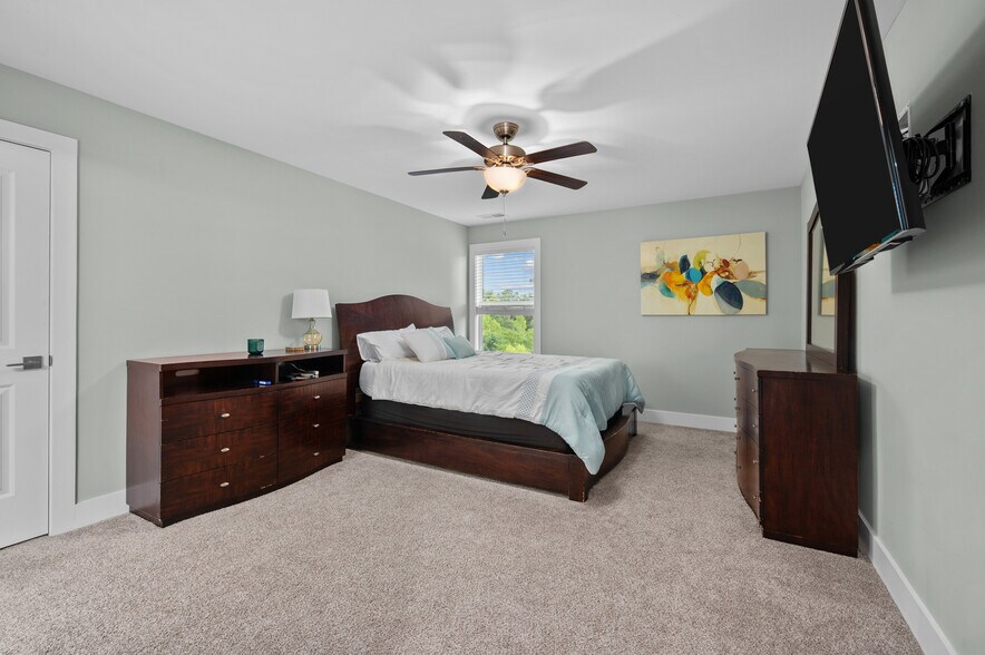 Building Photo - 1136 Secretariat Dr