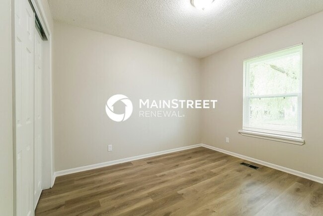 Building Photo - 3 Bedroom Pet-Friendly Home in Leavenworth, KS with Main Street Renewal