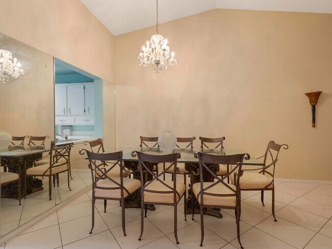 Building Photo - 3928 Vine Trail