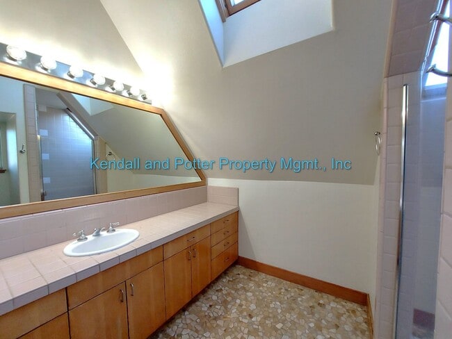 Building Photo - Unique Yacht Harbor 3bed/2bath Home with S...
