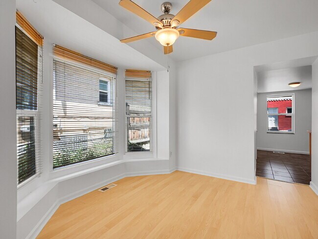 Building Photo - $1,550, 1 bed, 1 bath apartent near wash p...