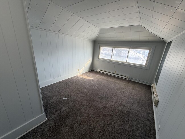 Building Photo - 922-4 Vermilion-