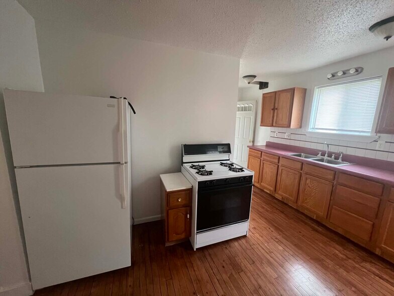 Building Photo - 701 Litchfield St