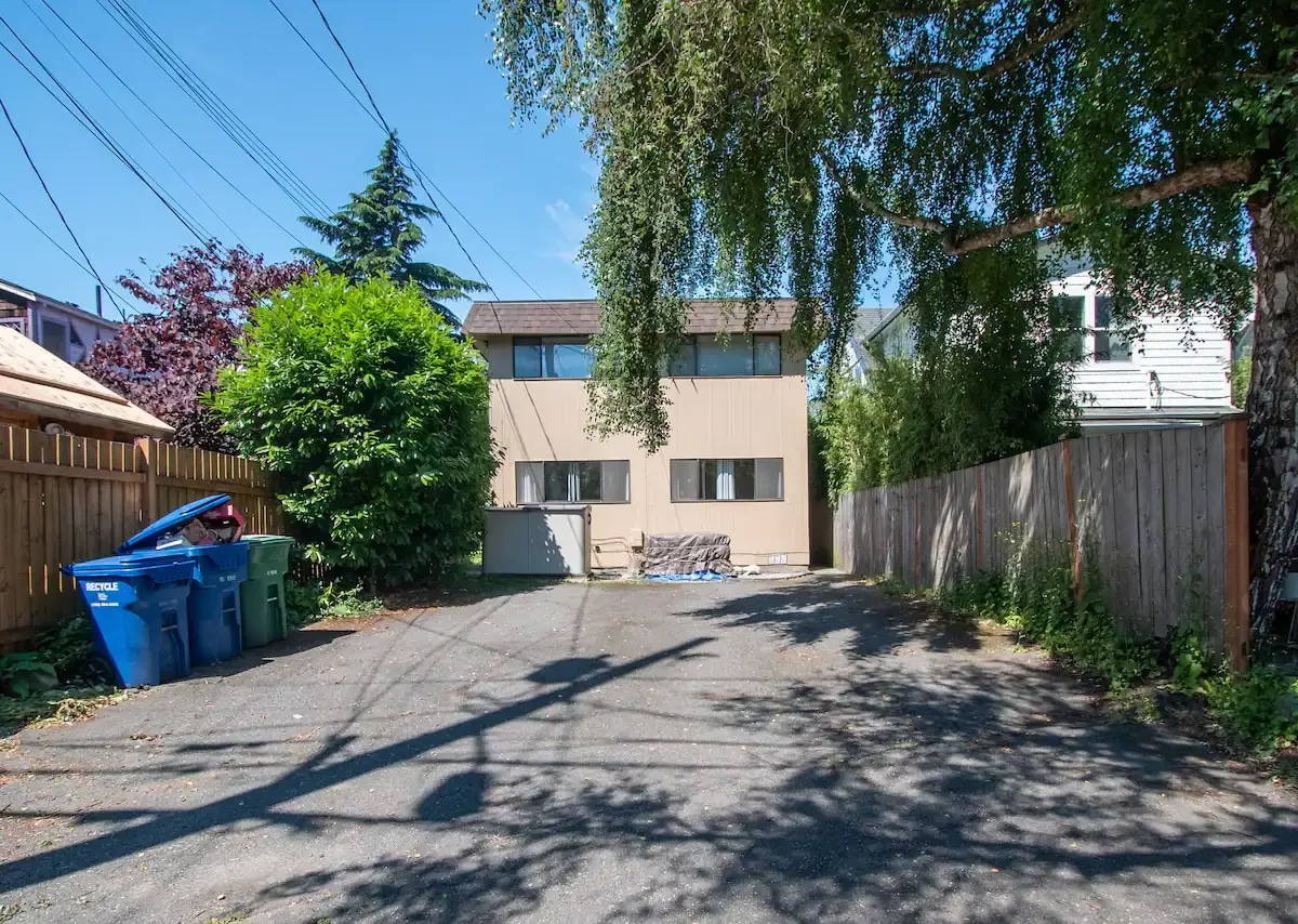 Building Photo - 1524 2nd Ave W