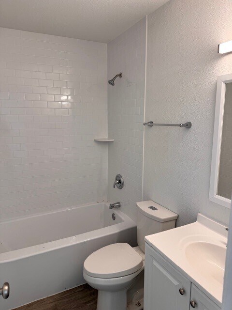 Building Photo - Newly Renovated 3 bedroom 2 bath home with...
