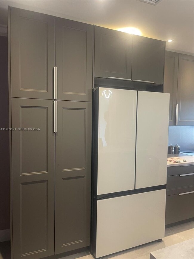 Building Photo - 581 Blue Heron Dr