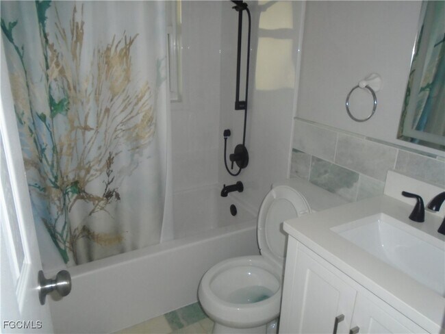 Building Photo - 991 April Ln