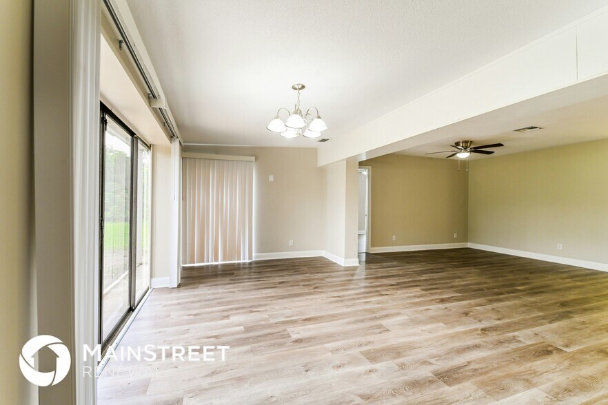 Building Photo - 907 East 3rd Street