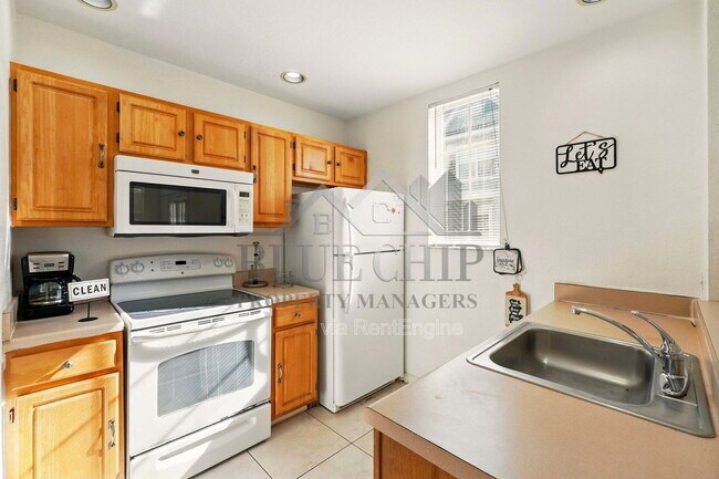 Building Photo - 4005 Venetian Bay Dr