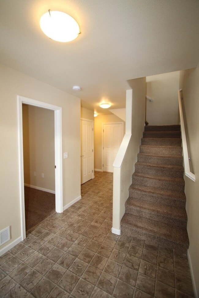 Building Photo - 3 Bedroom Condo close to JBER!