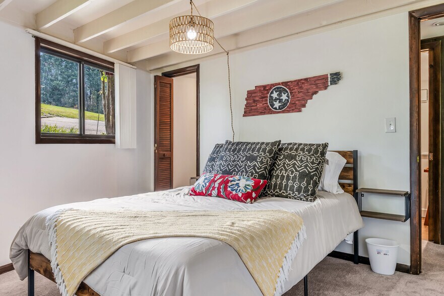 Building Photo - 325 Poplar Hill Ln