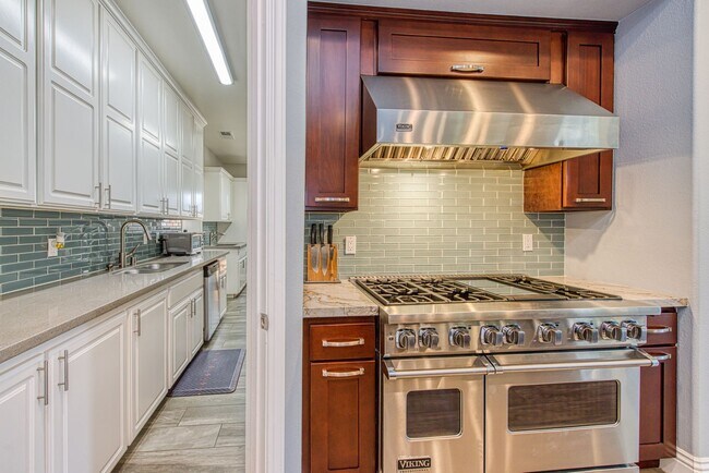 Building Photo - Custom home in beautiful St Andrews Green gated community