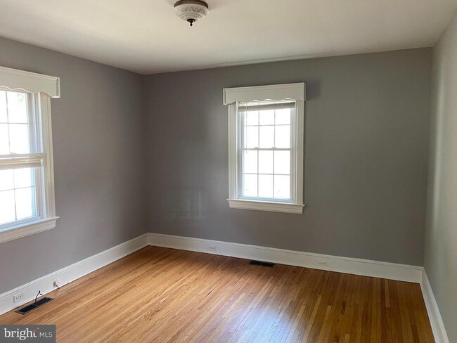 Building Photo - 531 S Washington St