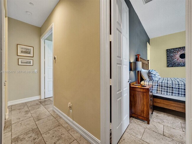 Building Photo - 2356 Wilton Dr